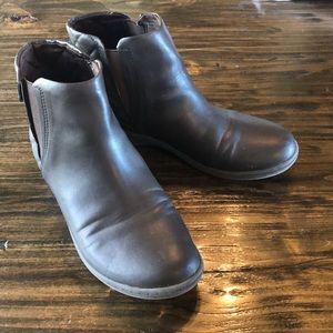 Bass brown faux leather ankle boot